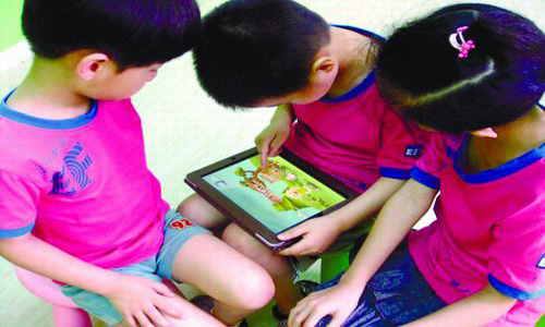 智能手機、ipad成兒童視力殺手 建議貼上防藍光膜